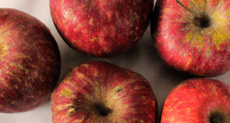 ¿Qué impacto tienen las manzanas en la salud cardiovascular?